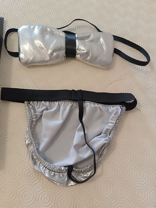 Conjunto Lingerie Masculina Prateada. Tanga e Laço