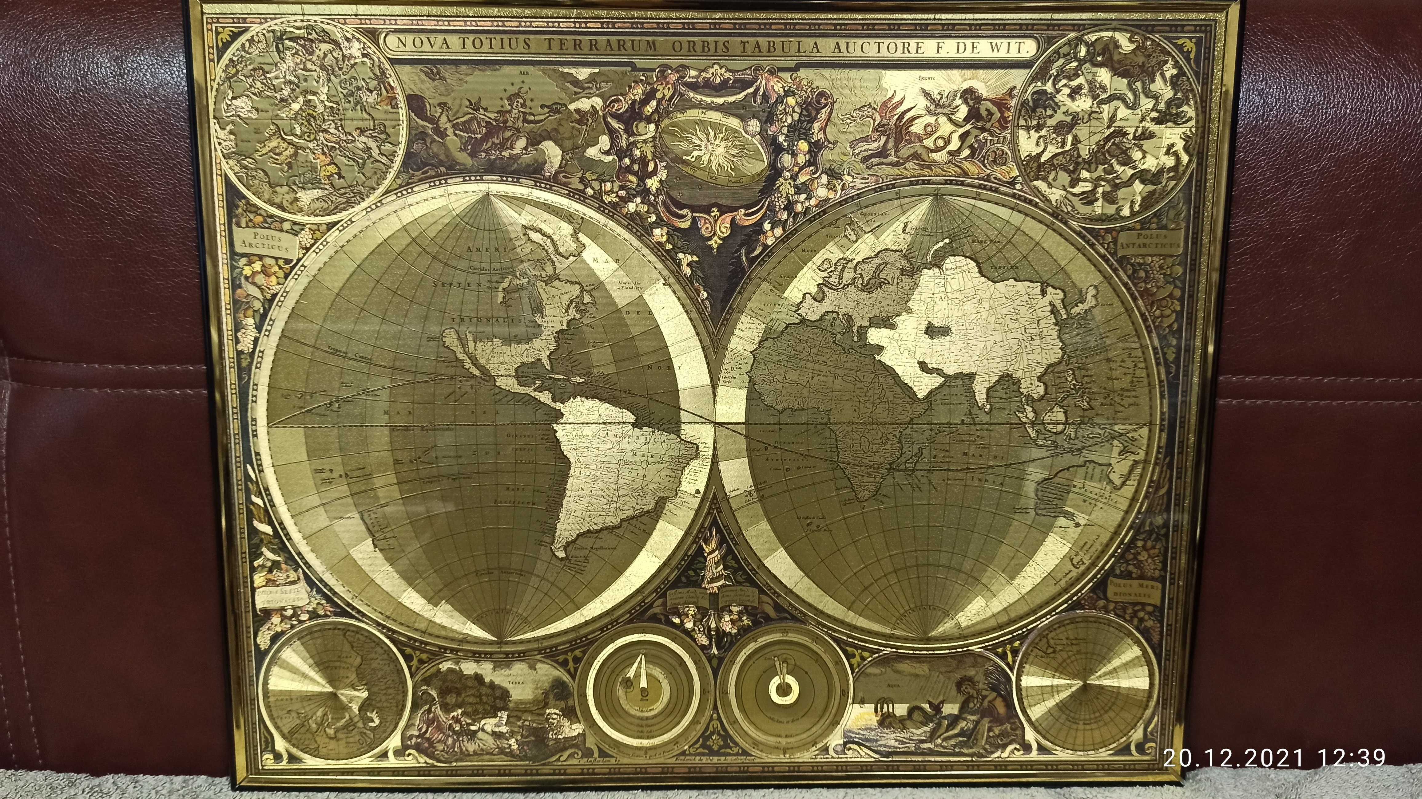 Карта 17 века. Картина  - старая карта полушарий под стеклом.