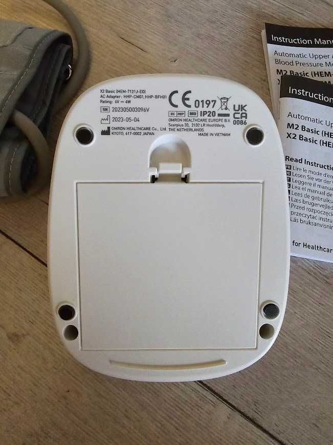 Ciśnieniomierz elektroniczny Omron X2 BASICS na ramię Mankiet 22-32cm