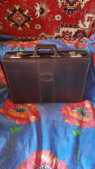Винтаж -дипломат из 90 х , театральная сумочка и сумка-портфель