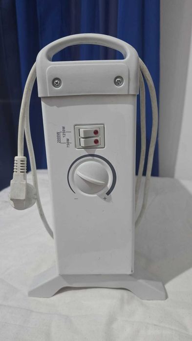 Aquecedor elétrico portátil em excelente condições.