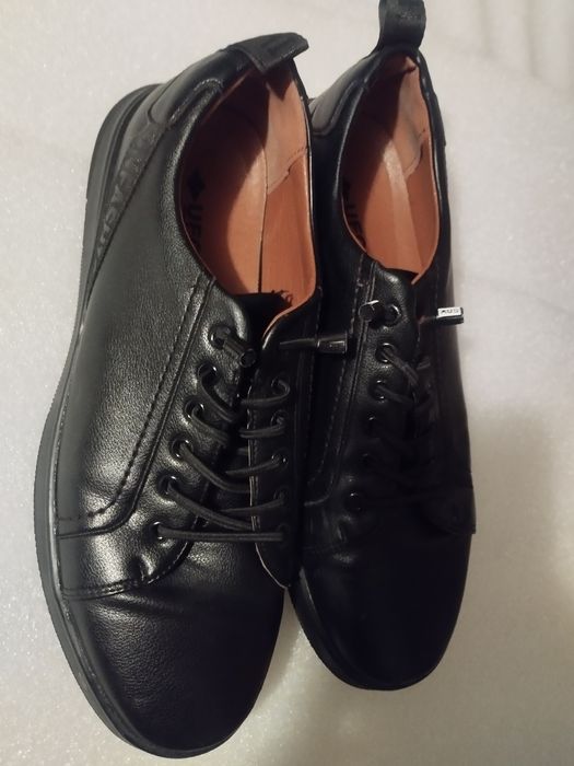 Продам чоловіче взуття