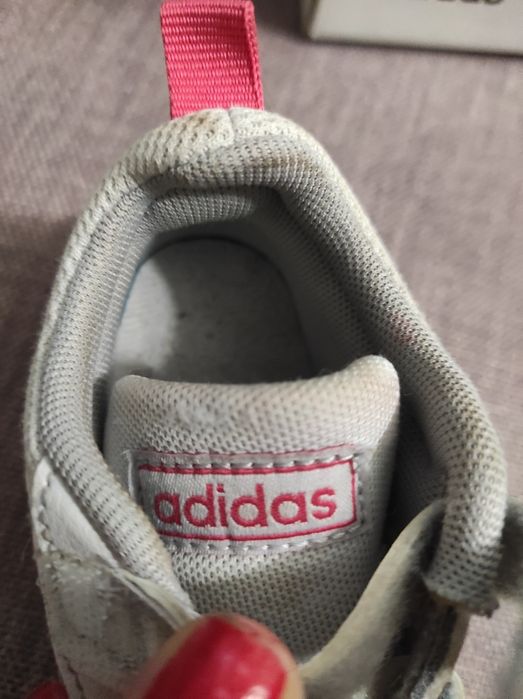 Buciki Adidas dla dziewczynki