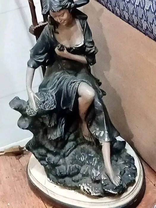 Cadieiro antigo  muito bonito