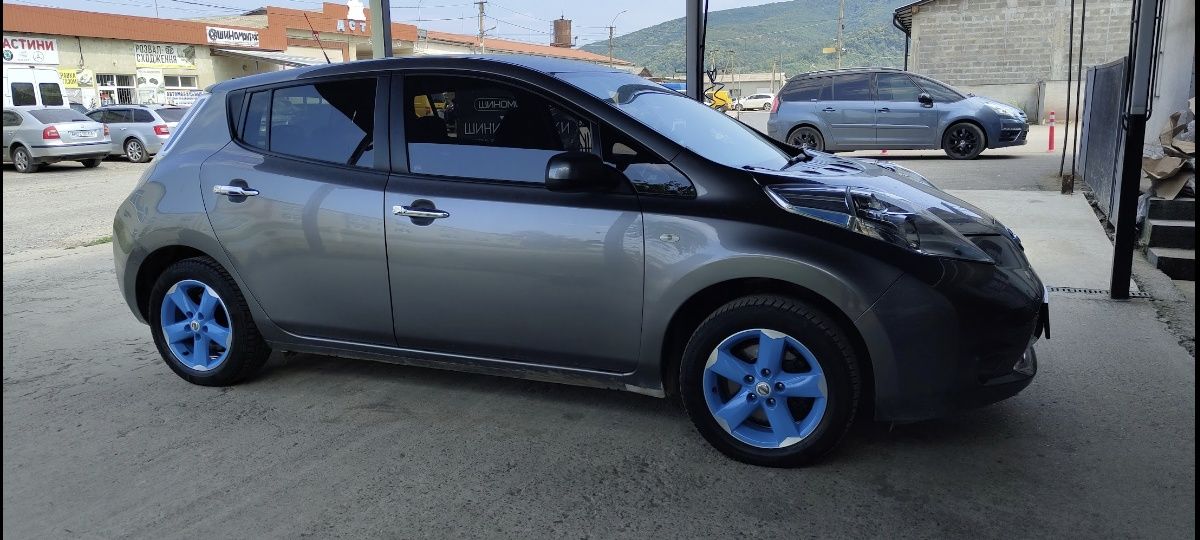 Продам диски на Nissan leaf