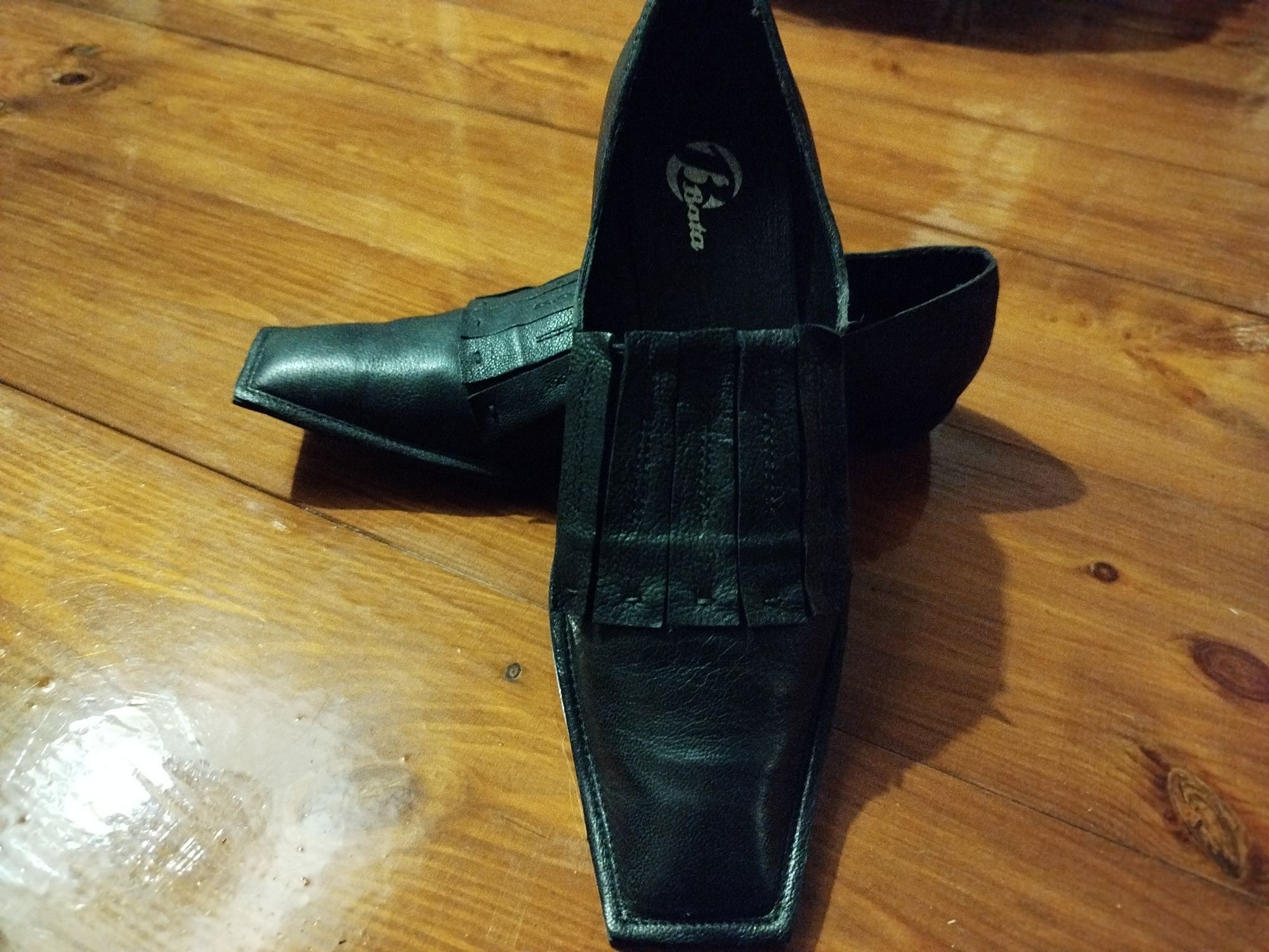 Nowe buty balerinki Bata 37