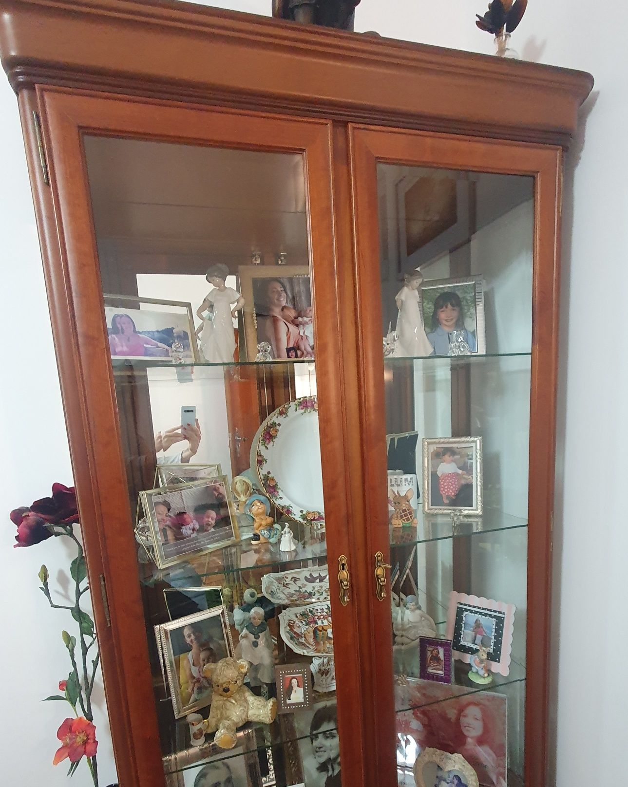 Móvel  Vitrine cerejeira