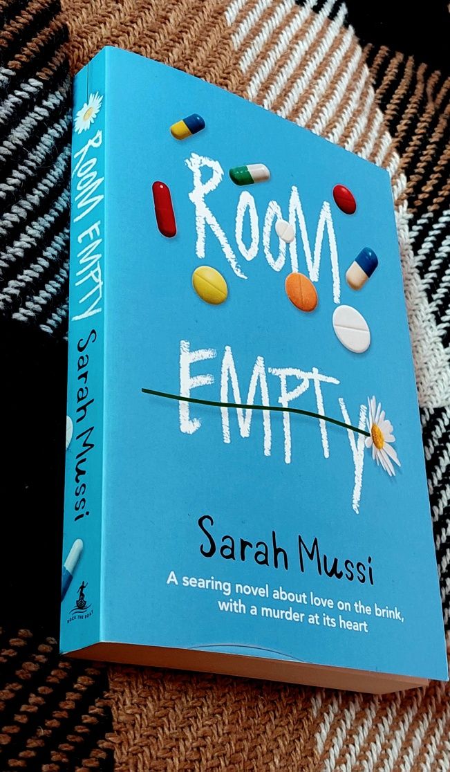 Книга - "Room Empty"