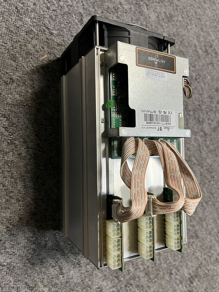 Antminer S7 BTC bitcoin sha-256 koparka.