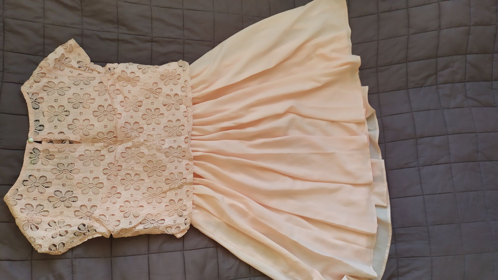 Платье нарядное персиковое 46-48