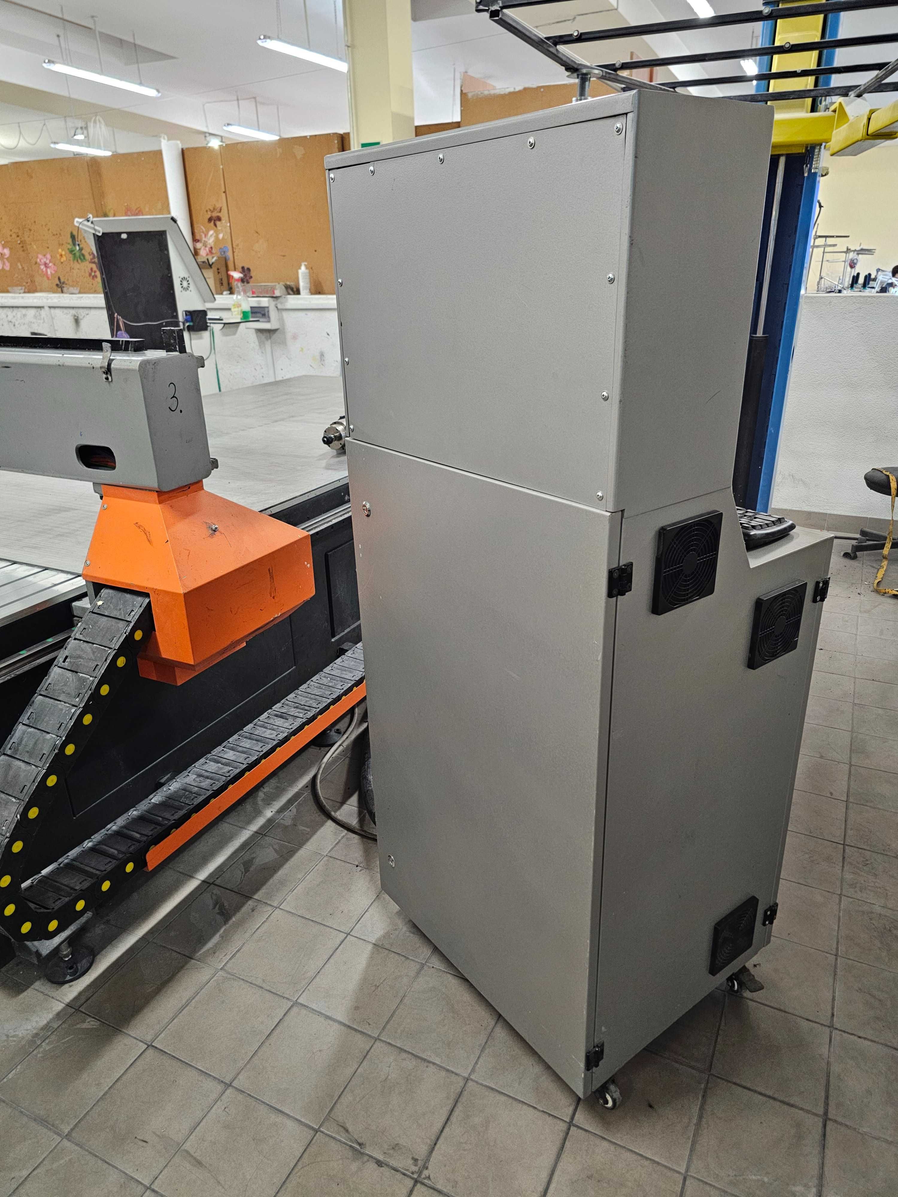 Ploter frezujący Sarnox CNC-1630