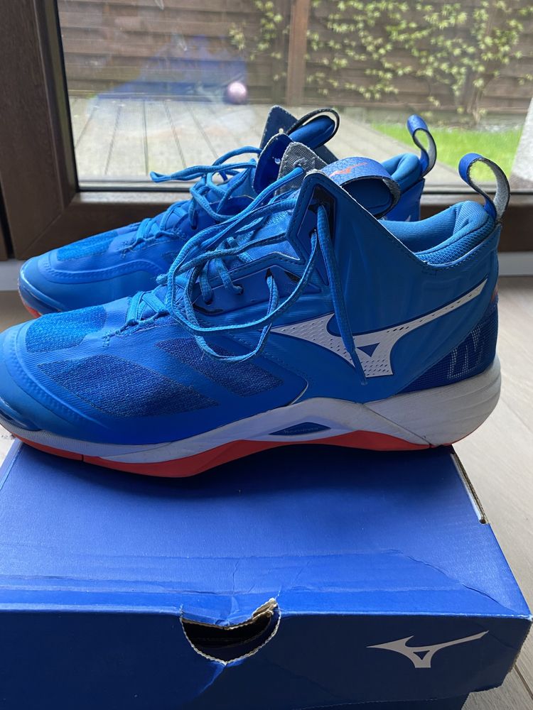 Mizuno Wave Momentum 2 MID siatkówka