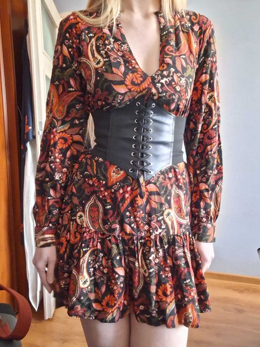 Wzorzysta mini sukienka