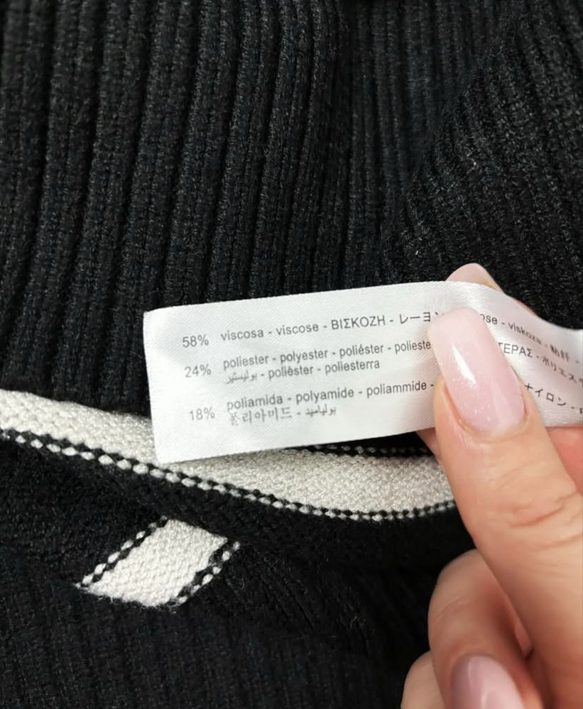 Светр на зіпці фірми Zara