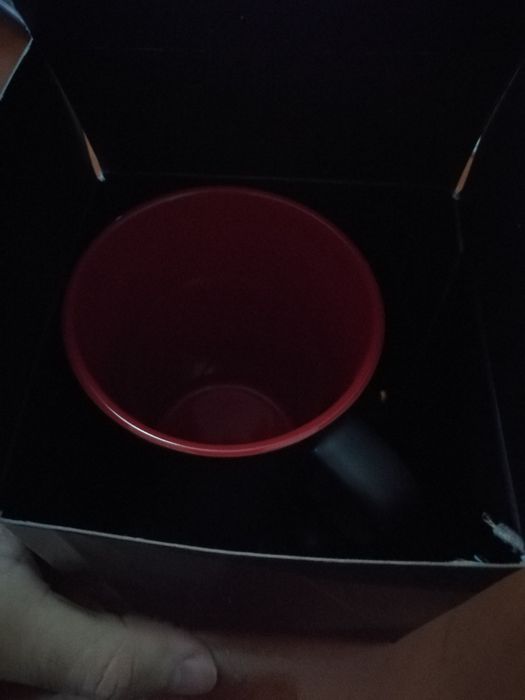 Caneca tesla preta com interior vermelha (Produto Oficial)