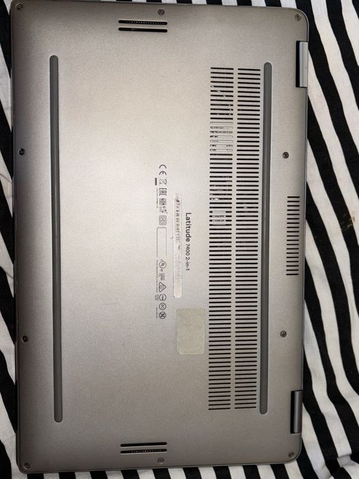 Uszkodzony laptop dell latitude 7400 2-in-1