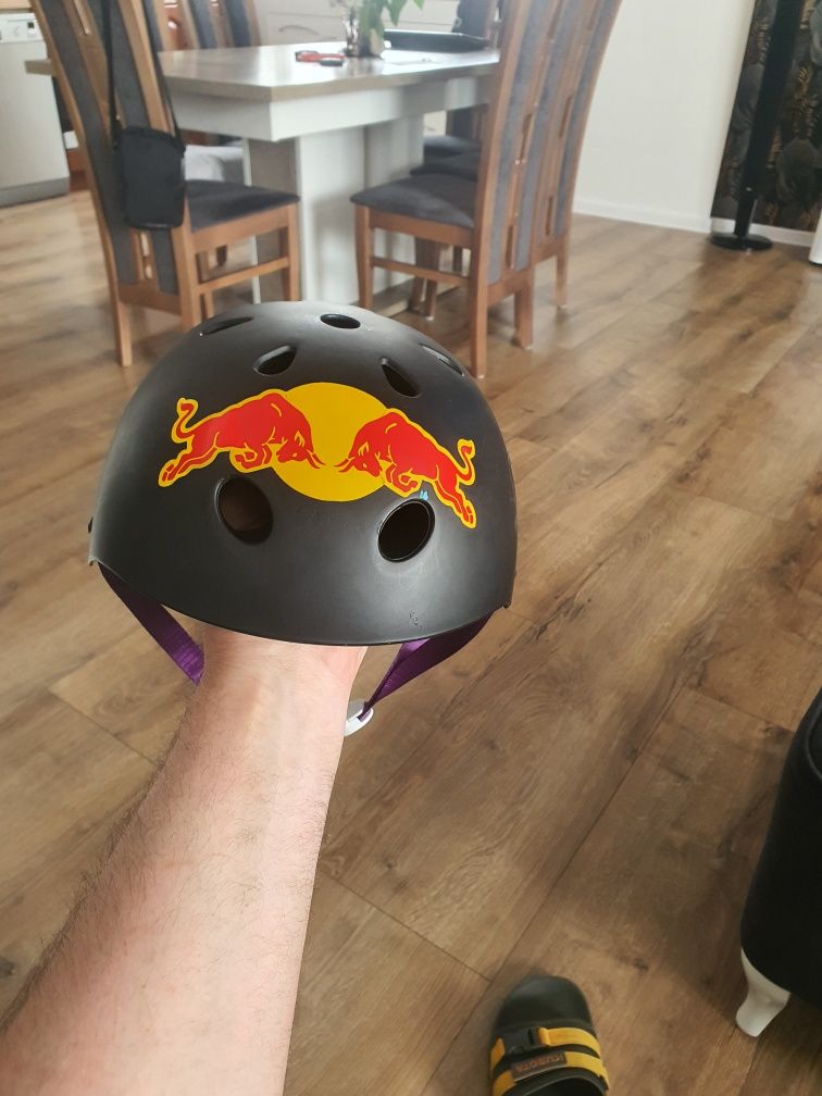 Kask na rower,hulajnogę,deskę r M 54-58(Redbull, gopro)