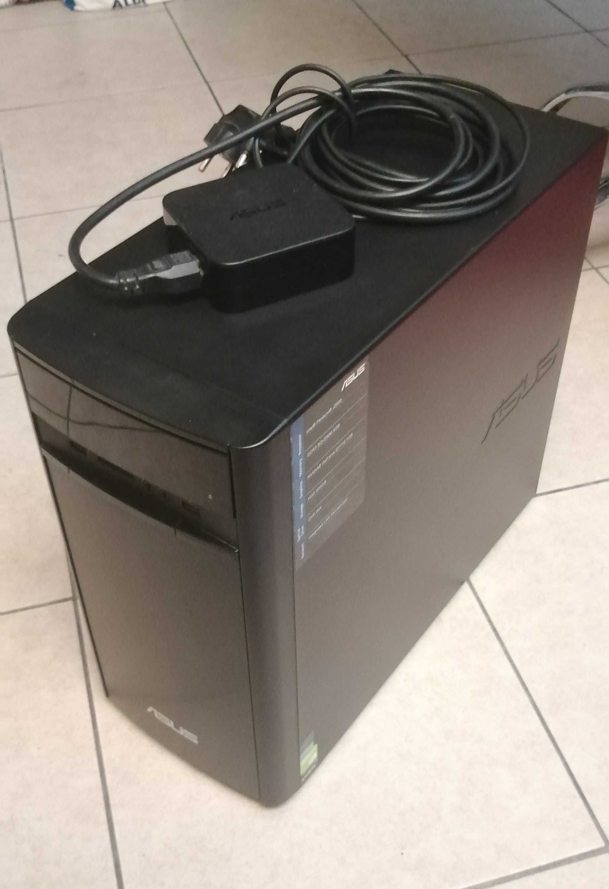 ASUS K31AN. SSD 120 GB, 4 GB RAM, gravador de DVD.