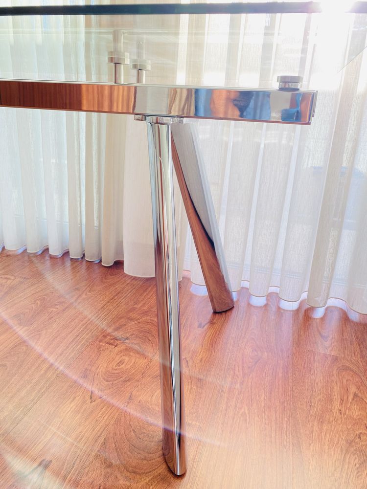 Mesa de sala em vidro e pés metalicos