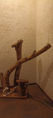Drewniany konar z lampka
