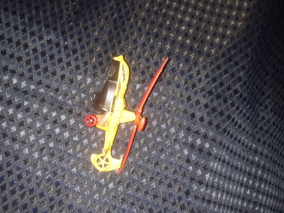 Винтажный 2006 Спасательный жёлтый вертолёт Hot Wheels Sky Knife