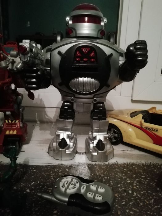 Роботы и другие игрушки