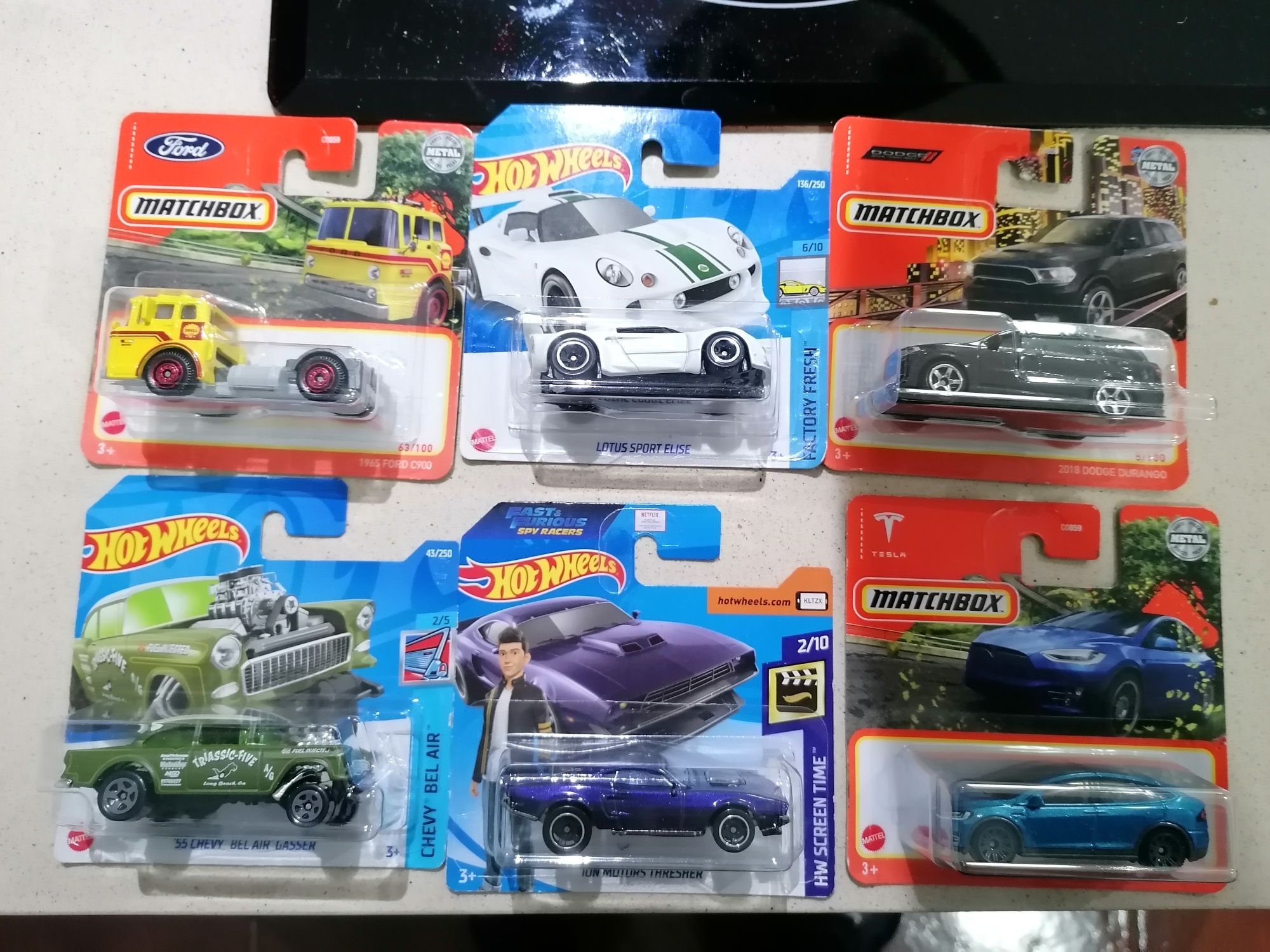 Hot Wheels e Matchbox vários modelos