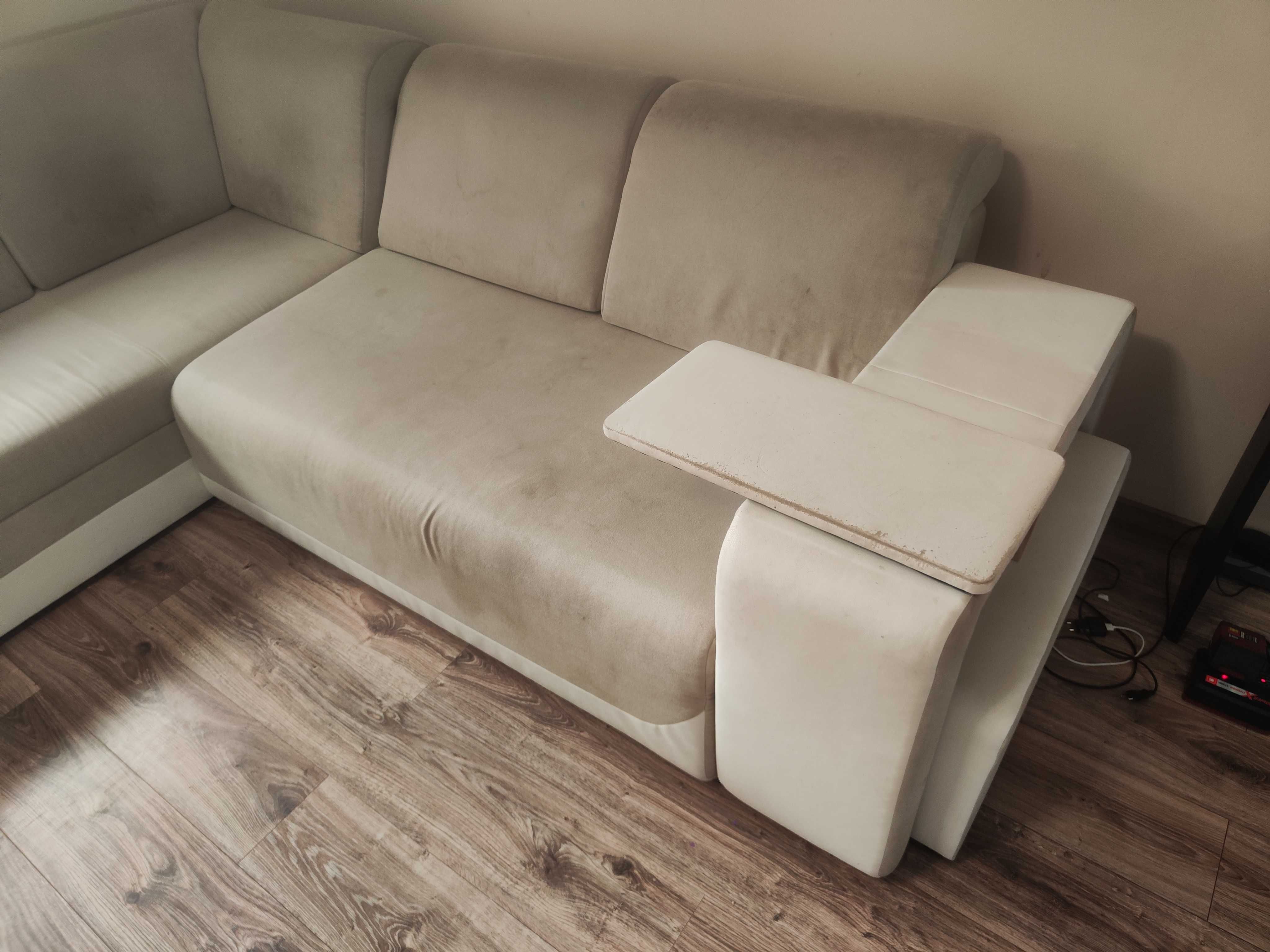 Sofa-rogówka stan dobry, warta uwagi.