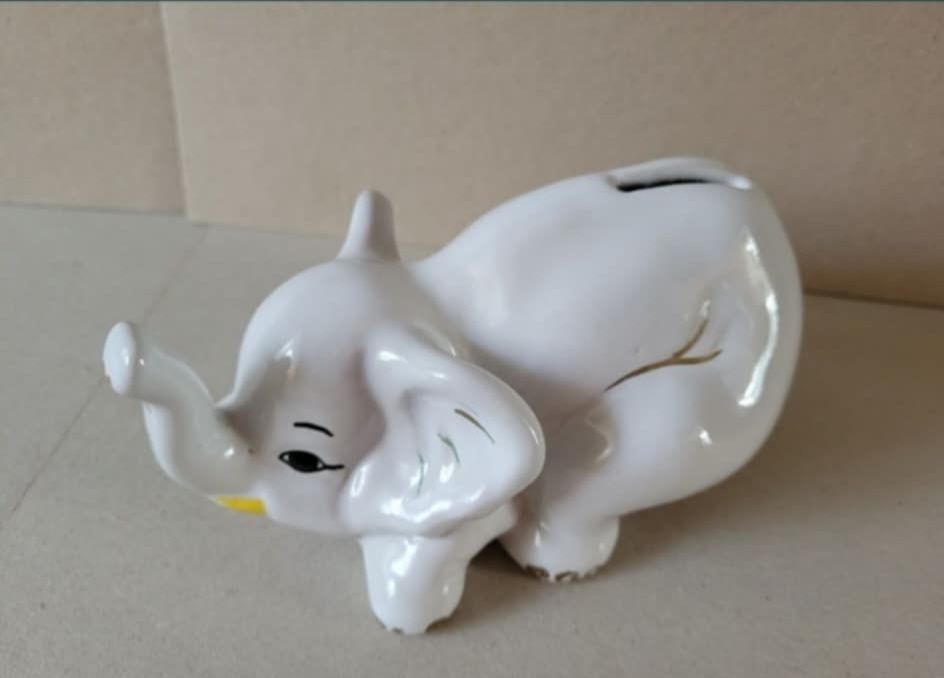 Biały kolekcjonerski ceramiczny słoń,  skarbonka