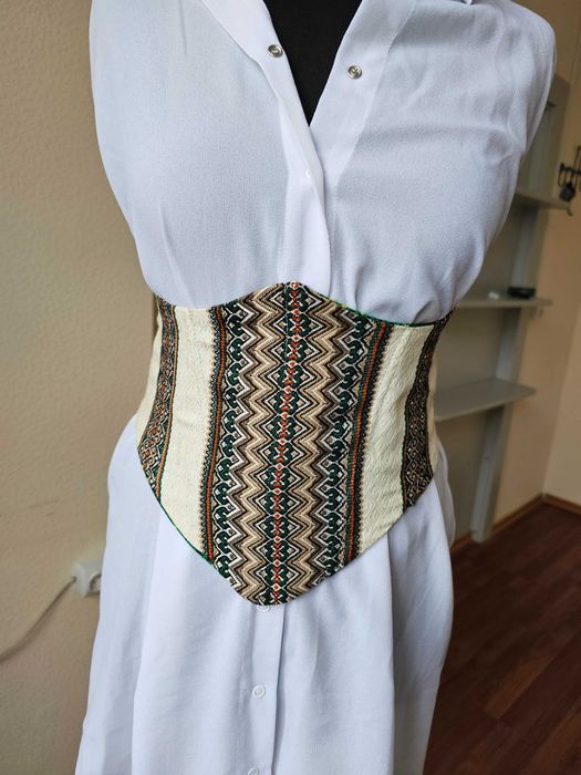 Корсет-вишиванка