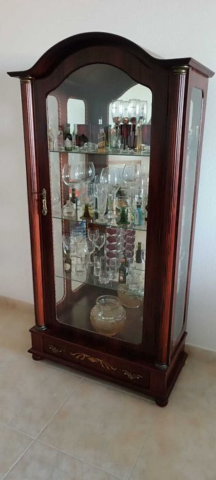 Móvel Cristaleira estilo vintage, super conservada.