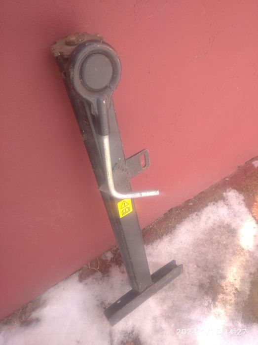 Домкрат гвинтовий