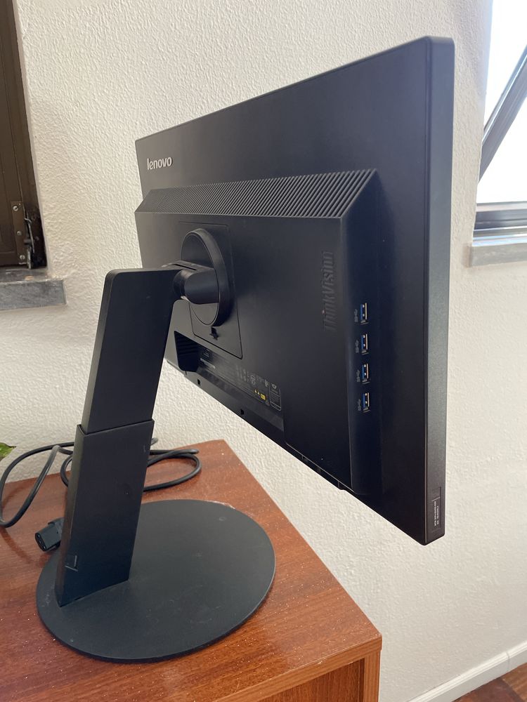 Monitor lenovo 22”
