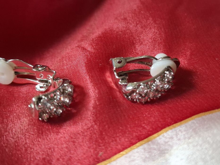 Кліпси в золотому та сріблястому тоні на вухо