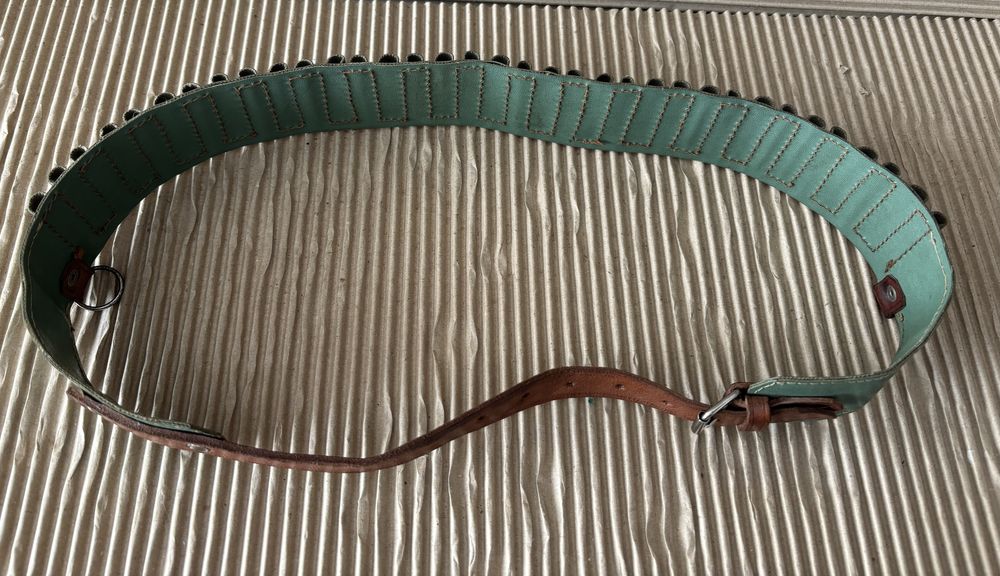 Cartucheira em pele verde