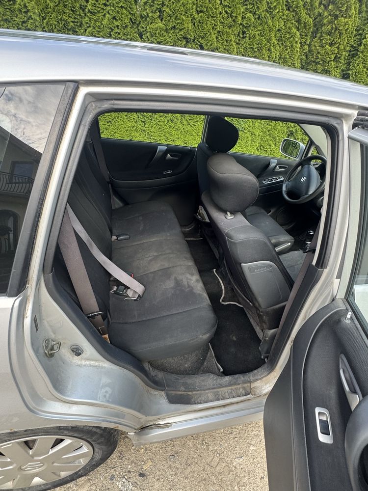 Suzuki Liana 1,6 benzyna , 125 koni , sprawy