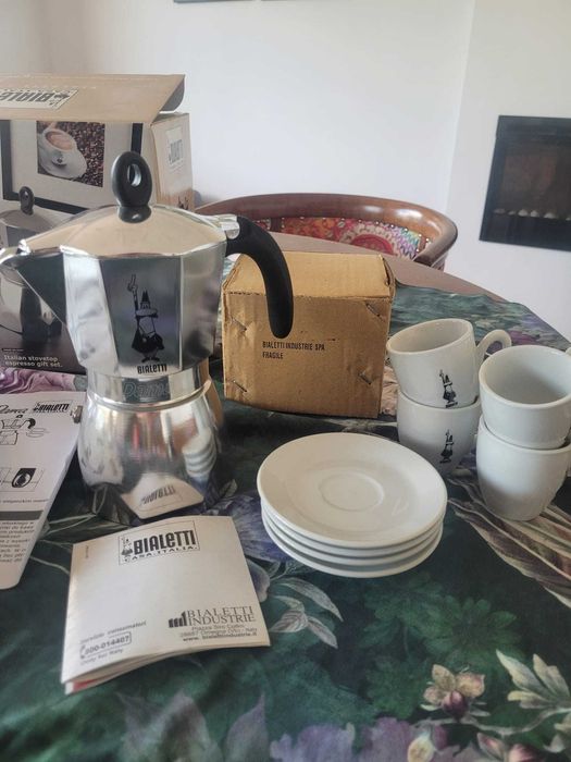 Kawiarka Bialetti NOWA Idealna na prezent. Zestaw z serwisem.