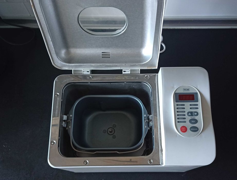 Хлібопічка  економна 715W TCM