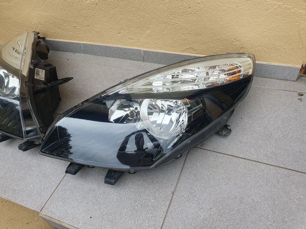 LAMPA przednia P/L Renault Scenic III ładna