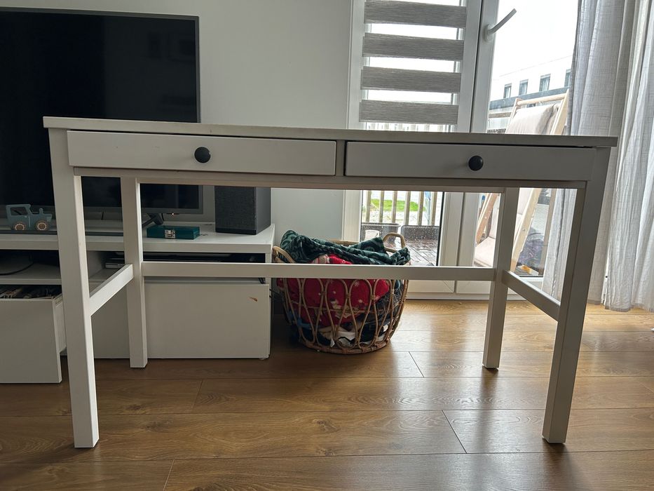 Drewniane biurko HEMNES IKEA