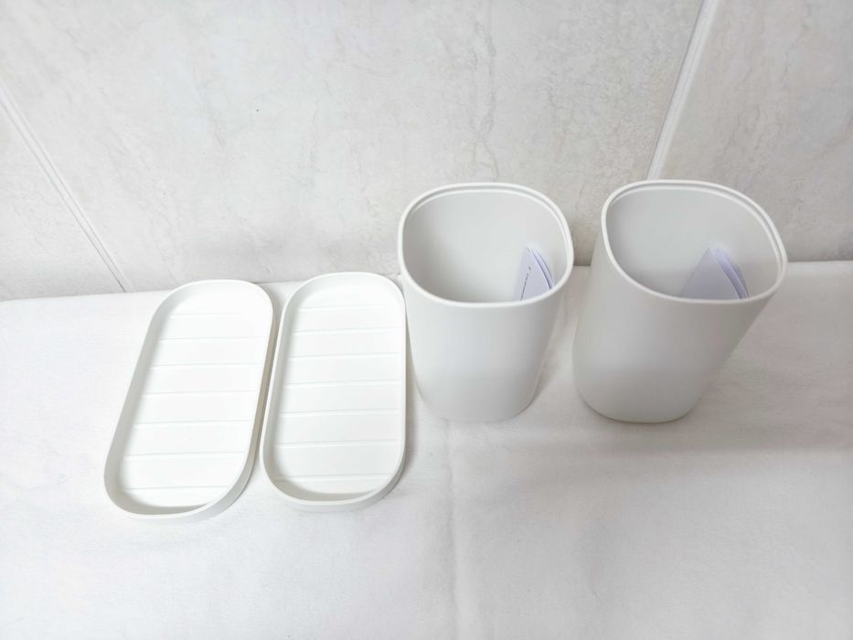 2 saboneteiras + 2 copos plástico - IKEA *novos*