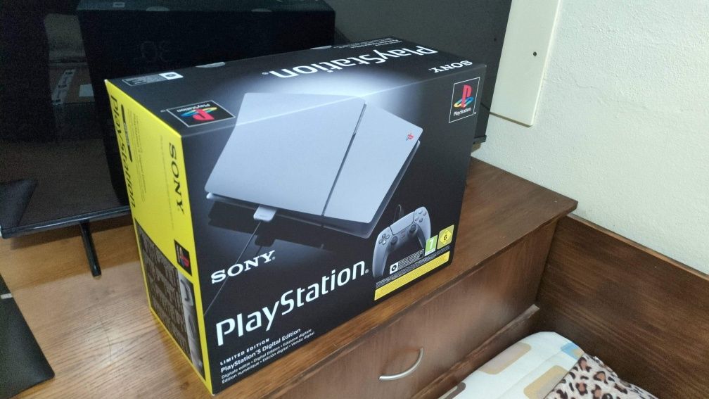 Playstation 5 (PS5) 30th anniversary collection Edição Limitada