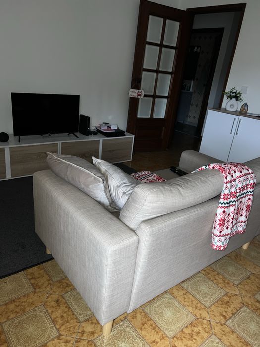 Sofá de dois lugares