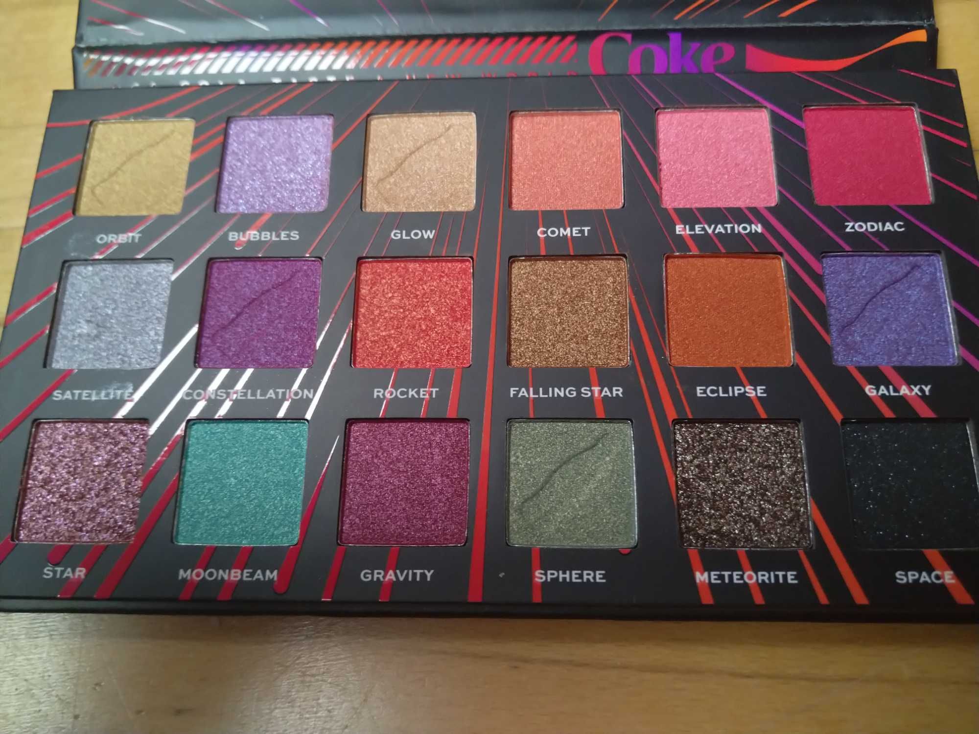 Paleta cieni Makeup Revolution Coca-Cola -Nowa