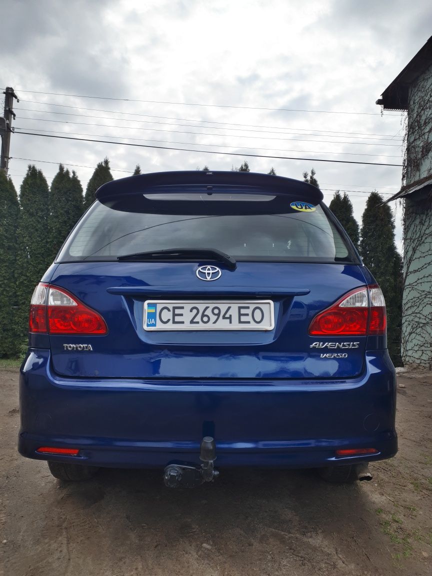 toyota avensis verso