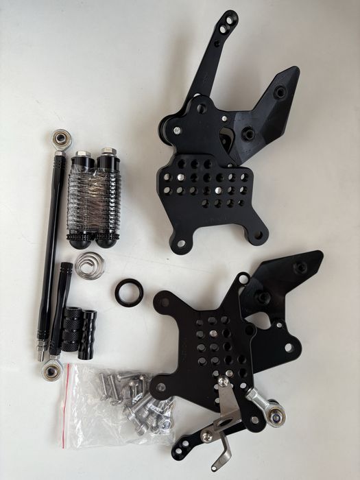 Zestaw regulowanych rearsetów aluminiowych CNC do motocykla