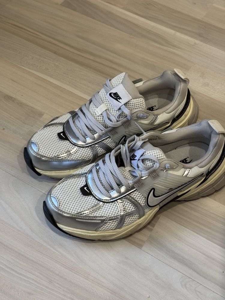 Nike V2K Run Summit White Metallic Silver