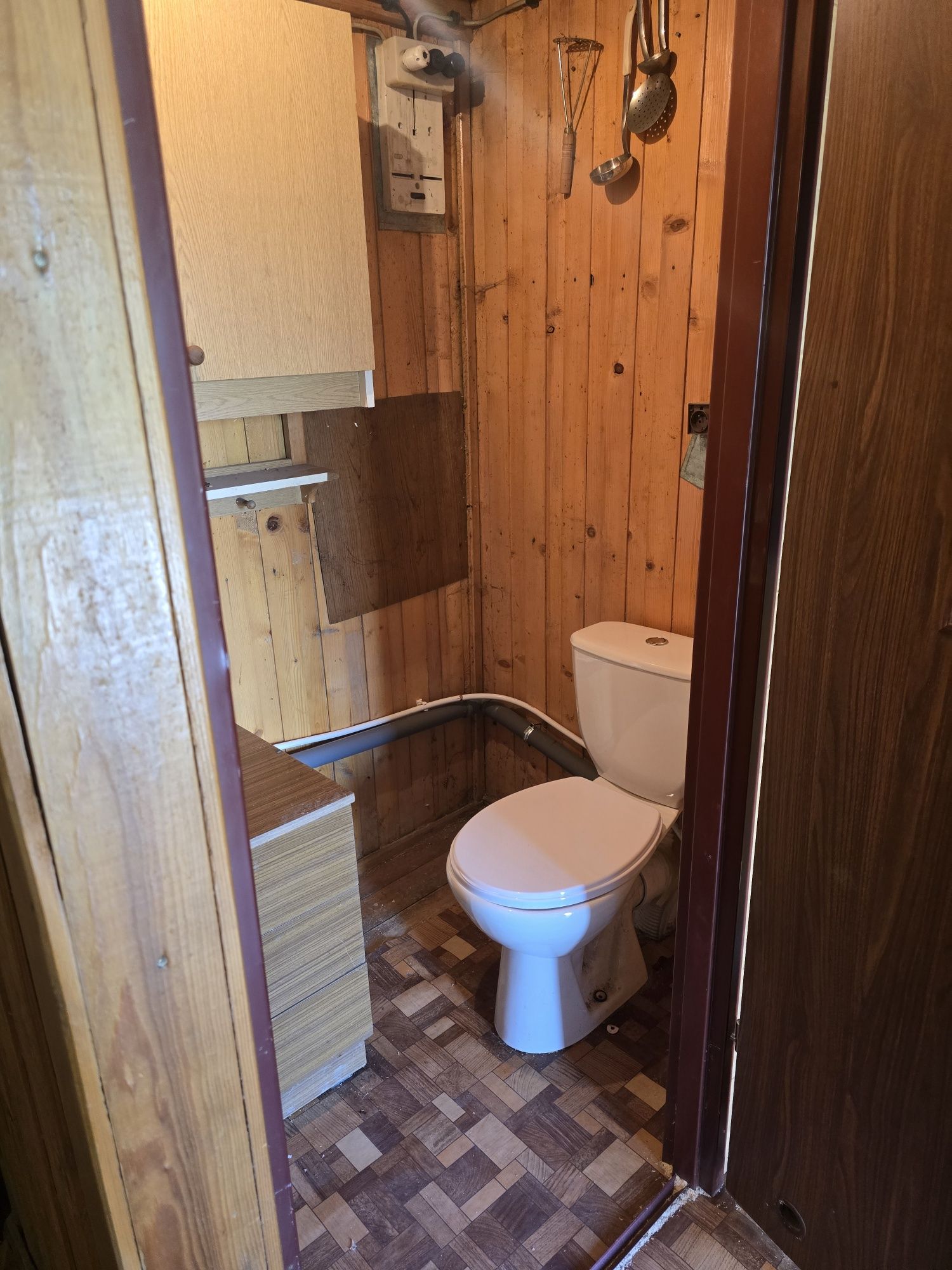 Ogródek działkowy ROD z piętrowym domkiem i WC