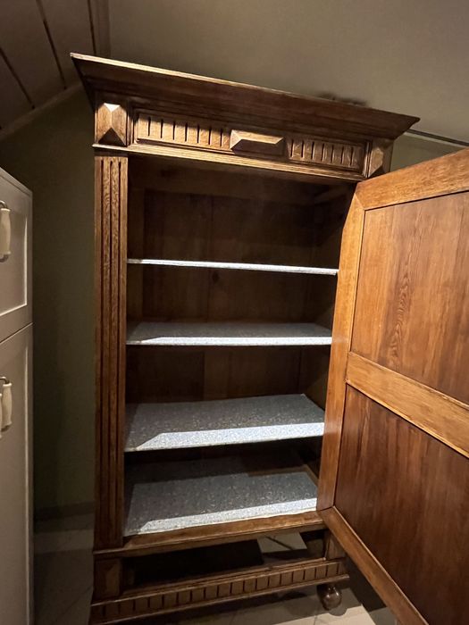 Dębowa szafa , bieliźniarka w stylu Rustykalnym . Antyk