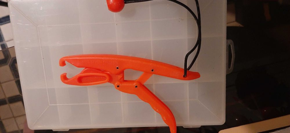 Grip para pesca mais caixa para por material acessórios.